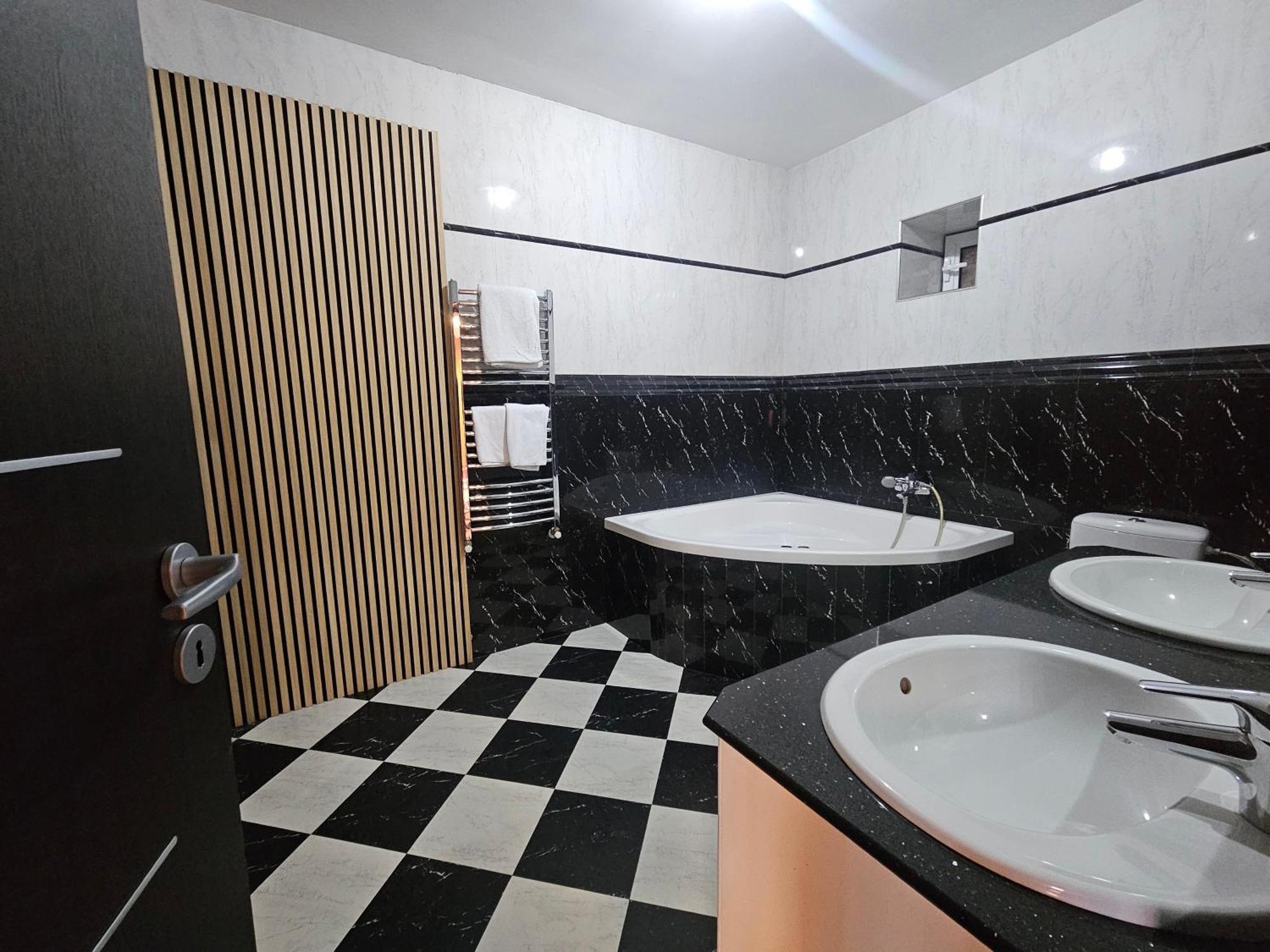 Simple Villa Rooms National Arena Self Check In Bukarest Exterior foto
